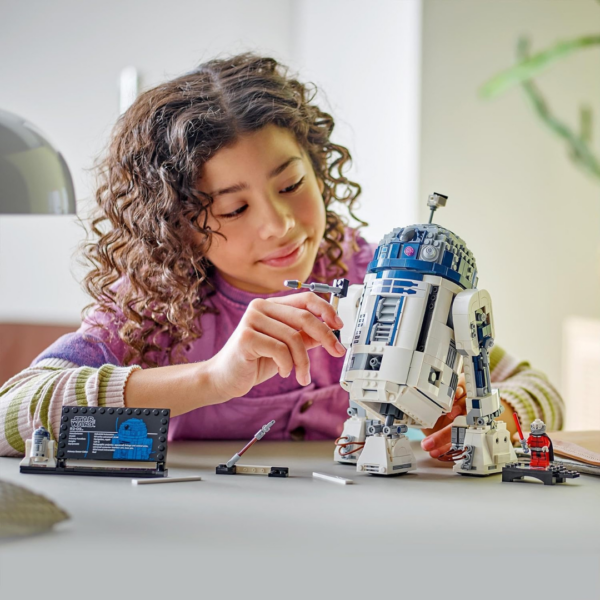 Lego Star Wars R2-D2 Model Set - Image 3